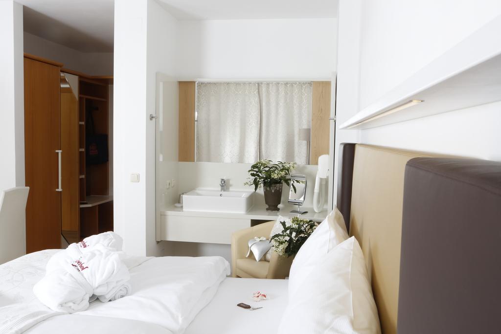 Boutique Hotel Loipenhof Fürstenfeld エクステリア 写真